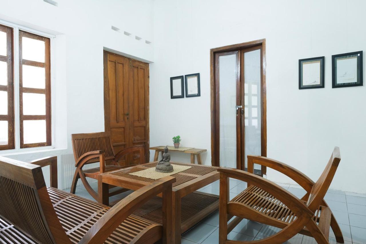 Hotel Oyo 287 Rumah Eyang Near Rsud Kota Yogyakarta Exterior foto