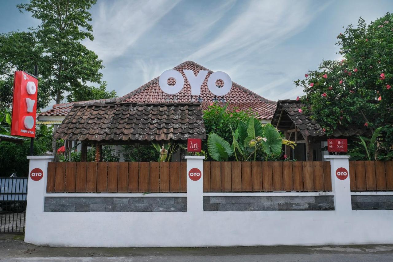 Hotel Oyo 287 Rumah Eyang Near Rsud Kota Yogyakarta Exterior foto